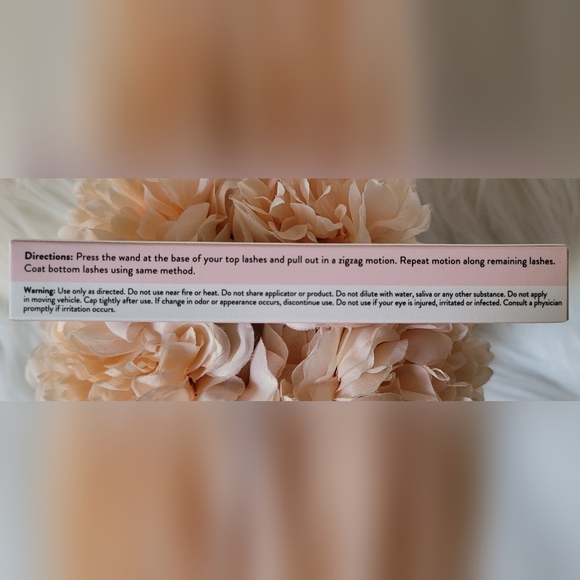 Red Aspen 'Pump It Up, Maggie' Mascara - Picture 4 of 5